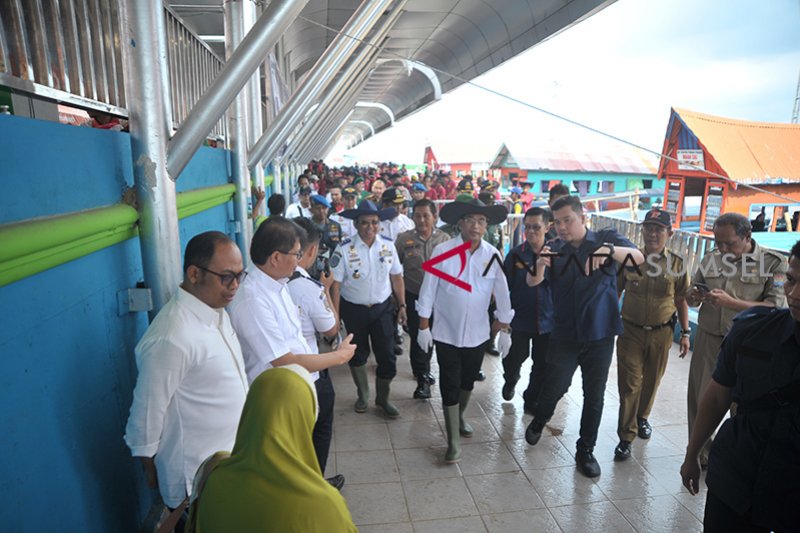 Tinjauan Menhub ke Dermaga 16 Ilir Palembang