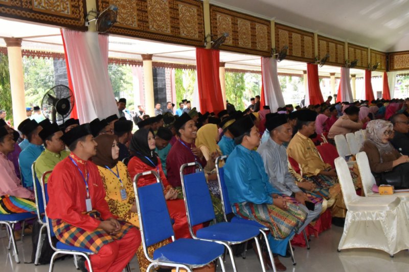 Bupati Bengkalis Serahkan 314 SK Tim Pendamping Desa
