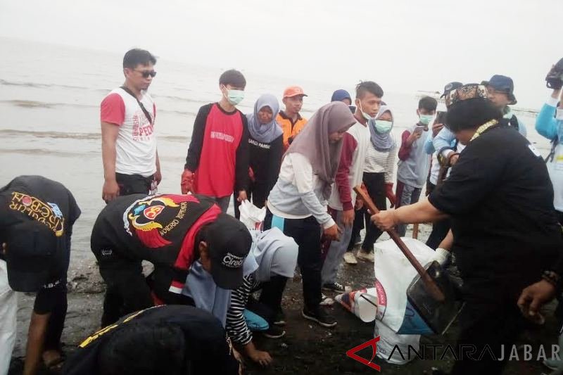 Menteri LHK sebut sampah di tepi pantai memprihatinkan