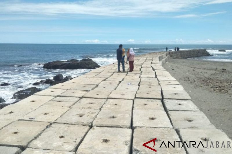 Nelayan pantai selatan Cianjur berharap perbaikan pemecah ombak