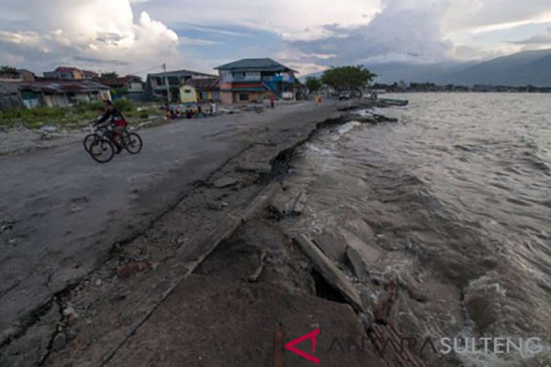 Abrasi pantai Teluk Palu