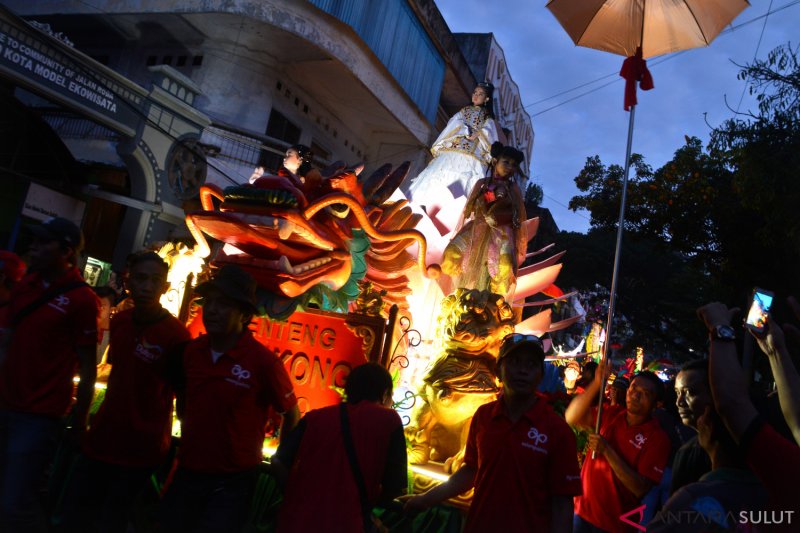 PUNCAK PERAYAAN CAP GO MEH MANADO