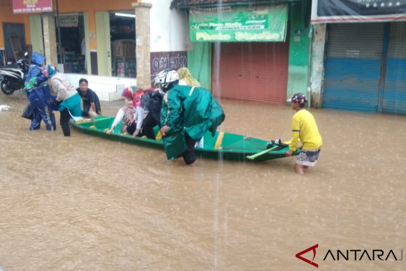 Kampung Cigosol terendam banjir hingga 160 cm