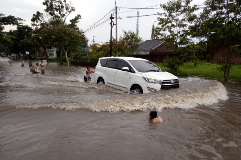 Jantung Kota Garut diterjang banjir