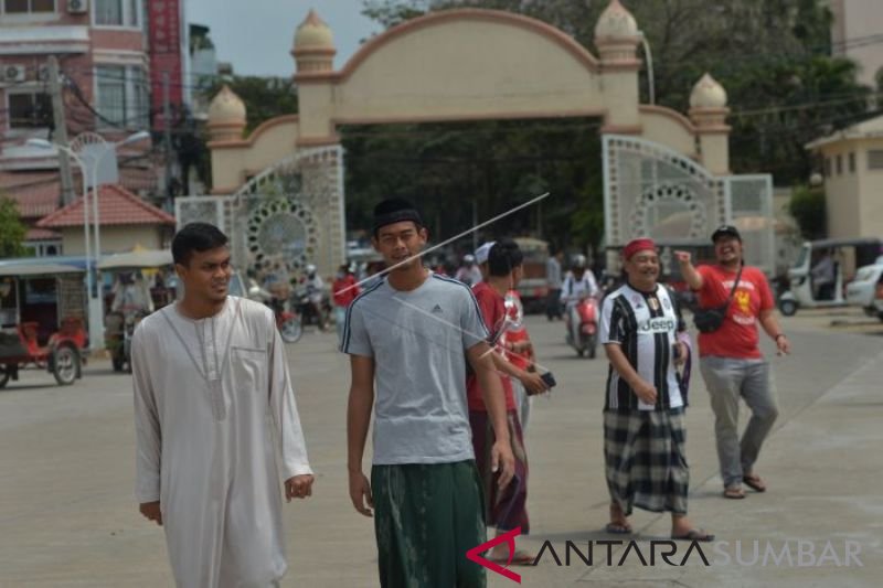 SALAT JUMAT TIMNAS U-22 DI KAMBOJA