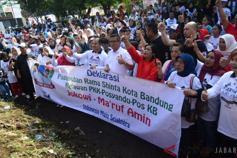 Ratusan ibu deklarasi dukungan Jokowi-Ma'ruf  [Video]