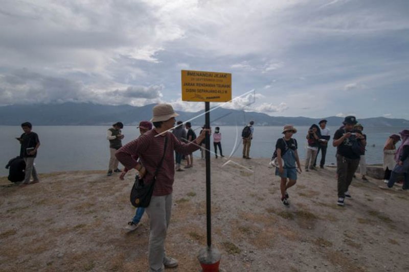 Penandaan jejak tsunami Palu