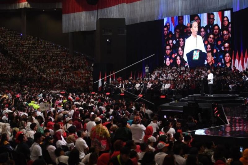 Jokowi: peran isteri sangat penting dalam meniti karier