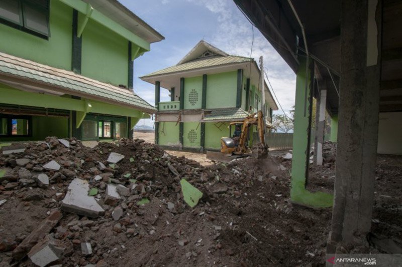 Perbaikan sarana kuliah IAIN Palu