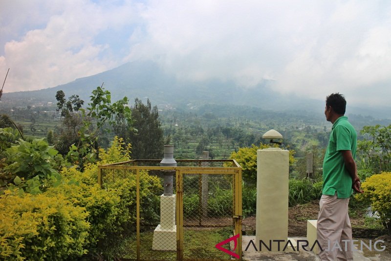 BPPTKG: Merapi sering keluarkan lava pijar tetapi masih aman