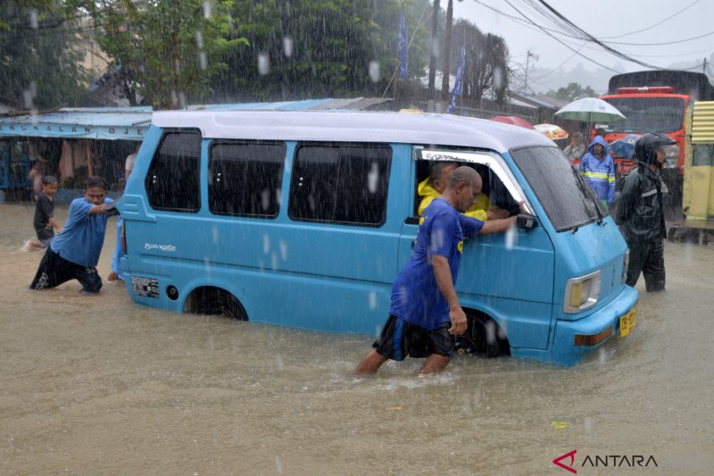 BANJIR DI MANADO