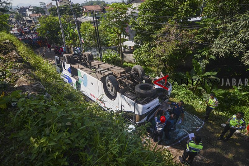 Sopir bus Kramat Jati terguling diamankan Polisi di Cimahi