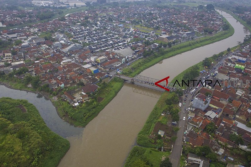 UMB dukung revitalisasi Sungai Citarum dengan tanam pohon