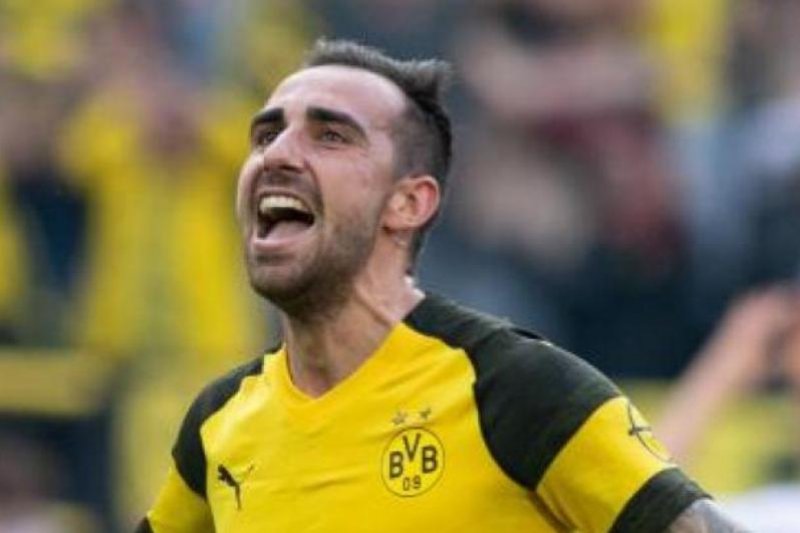 Barcelona lepas Paco Alcacer resmi permanen di Dortmund