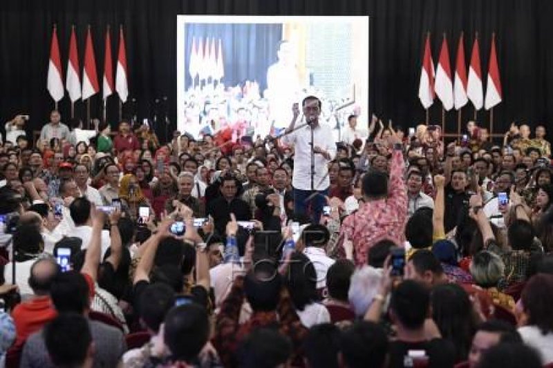 Jokowi: saya acung jempol untuk mbak Ratna Sarumpaet karena jujur