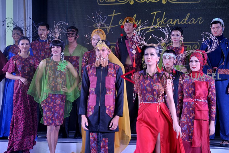 Kain khas Sumsel naik panggung Palembang Food and Fashion Festival