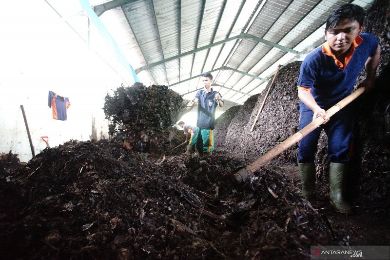 DLH Ogan Komering Ulu miliki mesin pencacah sulap sampah menjadi pupuk