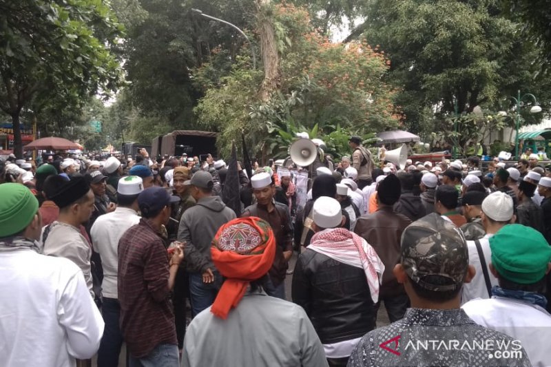 Sidang lanjutan Bahar Smith diwarnai demonstrasi