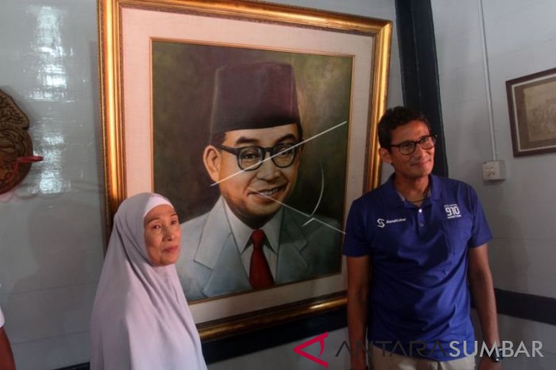 SANDIAGA KUNJUNGI MUSEUM BUNG HATTA