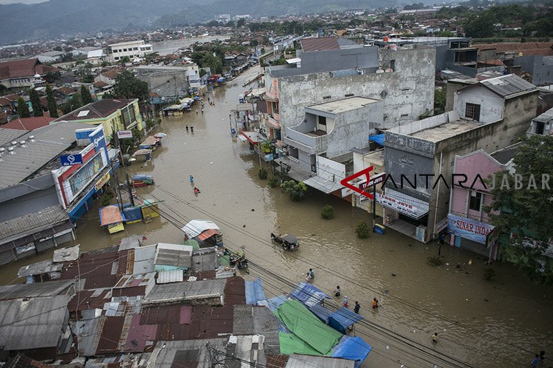 Meluapnya Sungai Citarum  akibatkan 22.105 KK terdampak