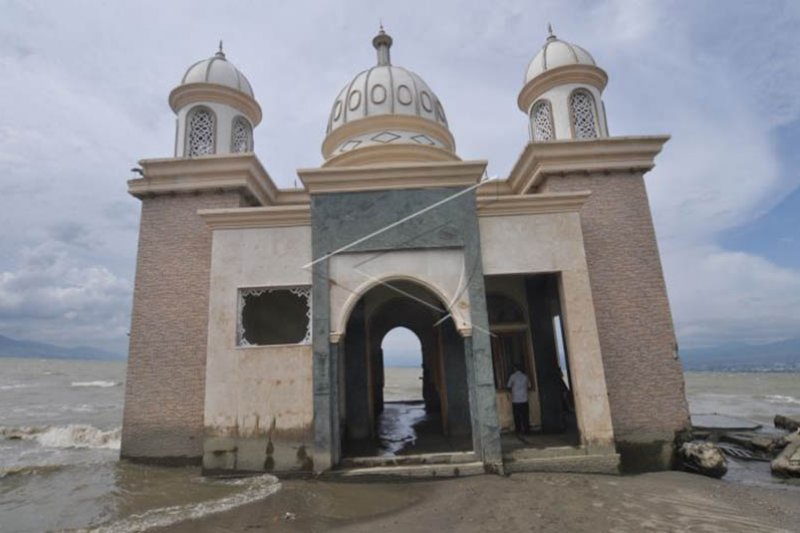 Peninggalan bencana tsunami Palu