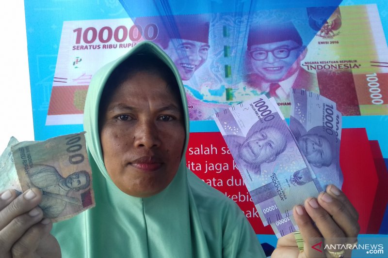 Wisatawan pakai valuta asing bertransaksi di Pulau Moyo