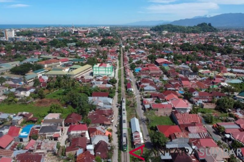 PENUMPANG KA BANDARA BERKURANG