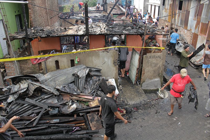 Kebakaran rumah di jalan Andi Tondro