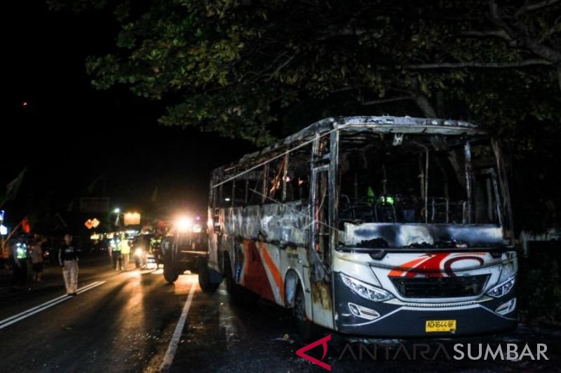 BUS AKAP DIBAKAR MASSA