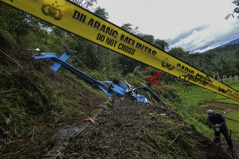 Bangkai helikopter jatuh di Tasikmalaya belum bisa dievakuasi