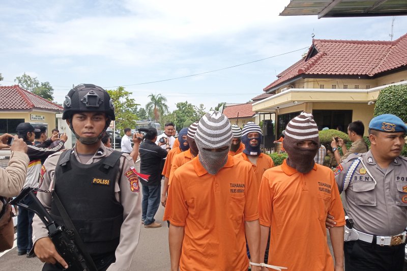 Seorang nenek diciduk Polisi Indramayu