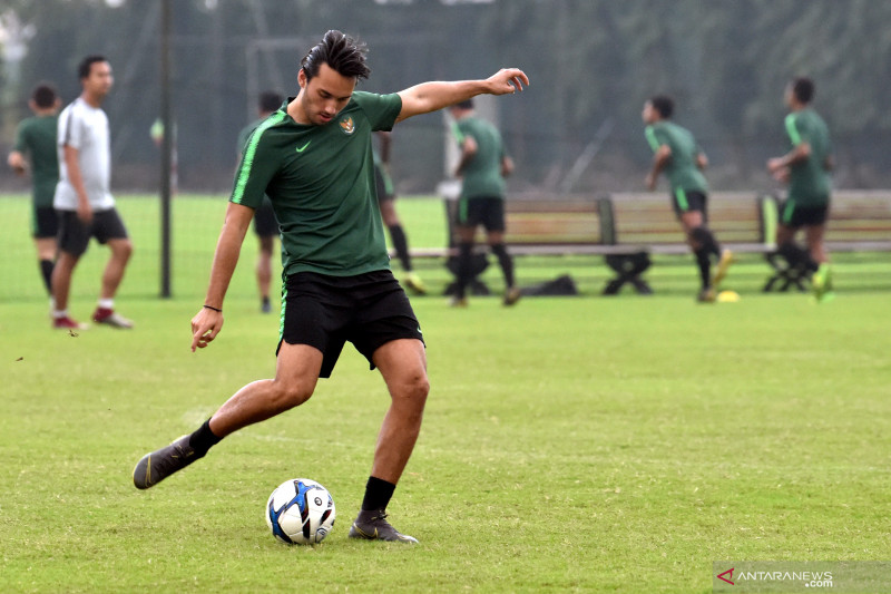 Persib Bandung resmi kontrak Ezra Walian