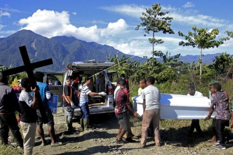 Pemakaman korban banjir bandang Sentani