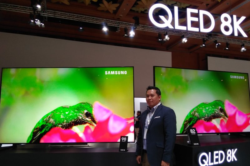 Televisi pintar Samsung 98 inchi dijual seharga Rp1,5 miliar