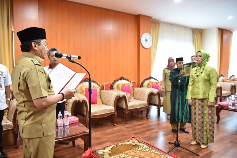 Gubernur lantik Syukriah Hamsun sebagai Anggota Komisi Informasi