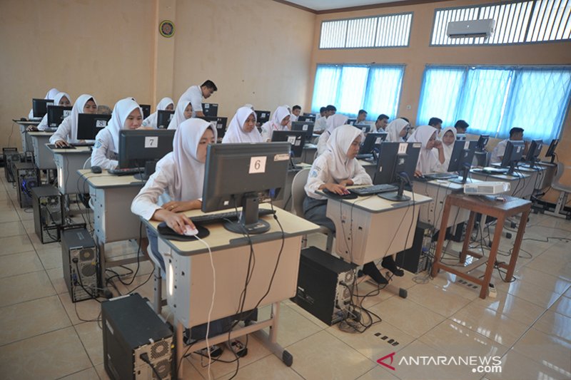 Hari pertama Ujian Nasional SMK