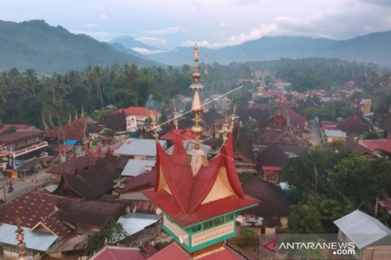 REVITALISASI RUMAH GADANG TERTUNDA