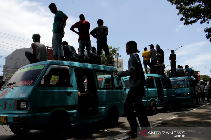 Demo supir Angkot Makassar