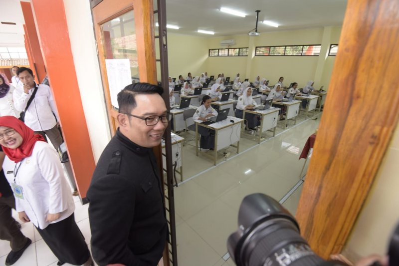Gubernur pastikan pelaksanaan UNBK SMA di Jabar lancar