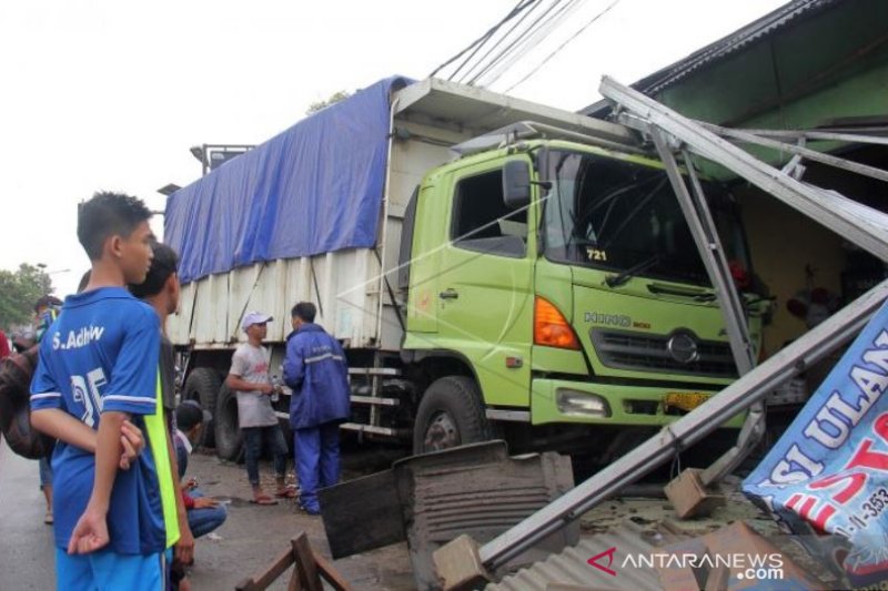 KECELAKAAN TRUK DI SERANG