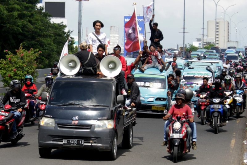 Demo supir Angkot Makassar