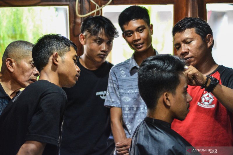 Sekolah Seniman Pangkas Rambut