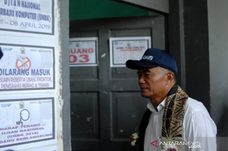 Mendikbud tinjau UNBK di Makassar