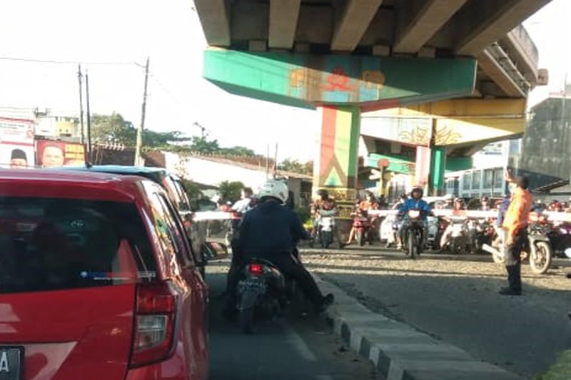 Kemacetan saat kereta api melintas