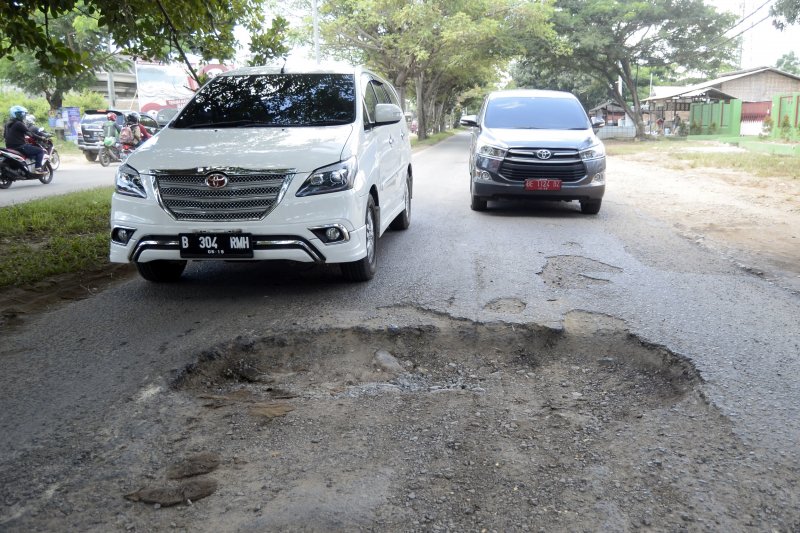 AKSES JALAN MENUJU PINTU TOL KOTA BARU LAMPUNG RUSAK