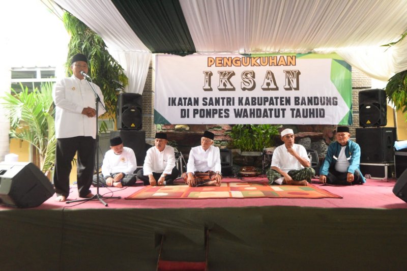 Wagub Jabar inisiasi pembentukan Ikatan Santri di Jawa Barat