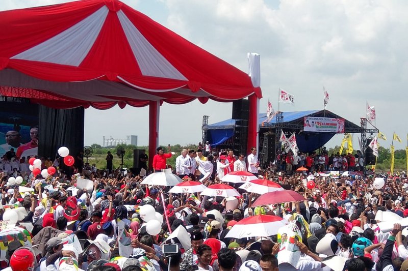 Warga Cirebon sambut positif tiga kartu sakti Jokowi