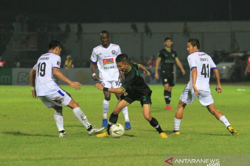 Arema  maju ke final Piala Presiden setelah kalahkan Kalteng Putra