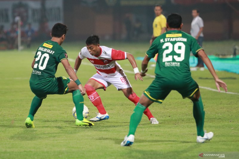 Final Piala Presiden, Persebaya tuan rumah leg pertama