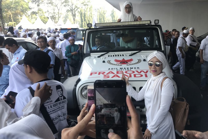 Mobil Jeep Prabowo jadi wahana berfoto
